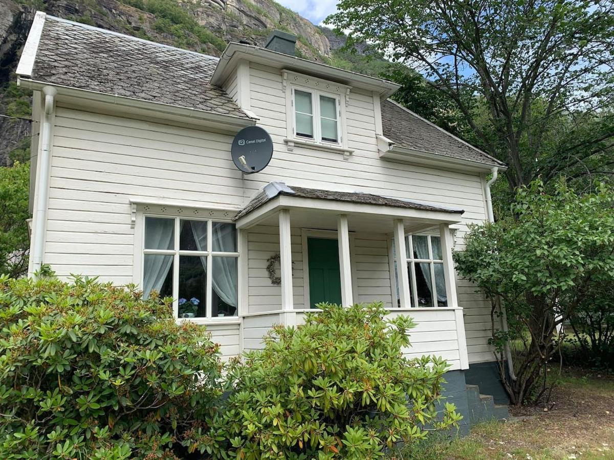 Aobrio Holidayhouse, Authentic Norwegian Farmhouse Close To Flam Laerdalsoyri Exterior photo