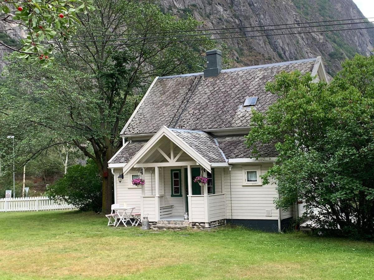 Aobrio Holidayhouse, Authentic Norwegian Farmhouse Close To Flam Laerdalsoyri Exterior photo